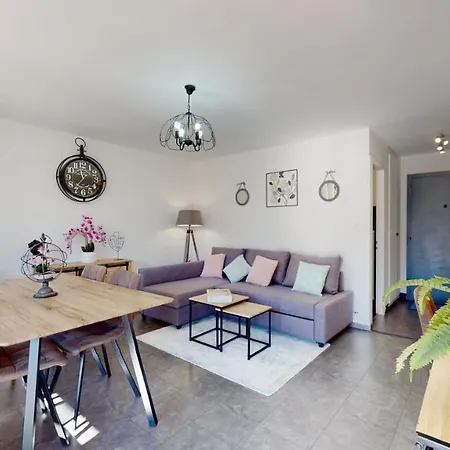 Nice Mountain Apartment, Close To Shops Of Apartment